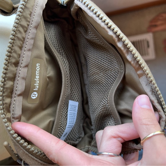 Lululemon Athletica Beige Crossbody Bag - Picture 4 of 7